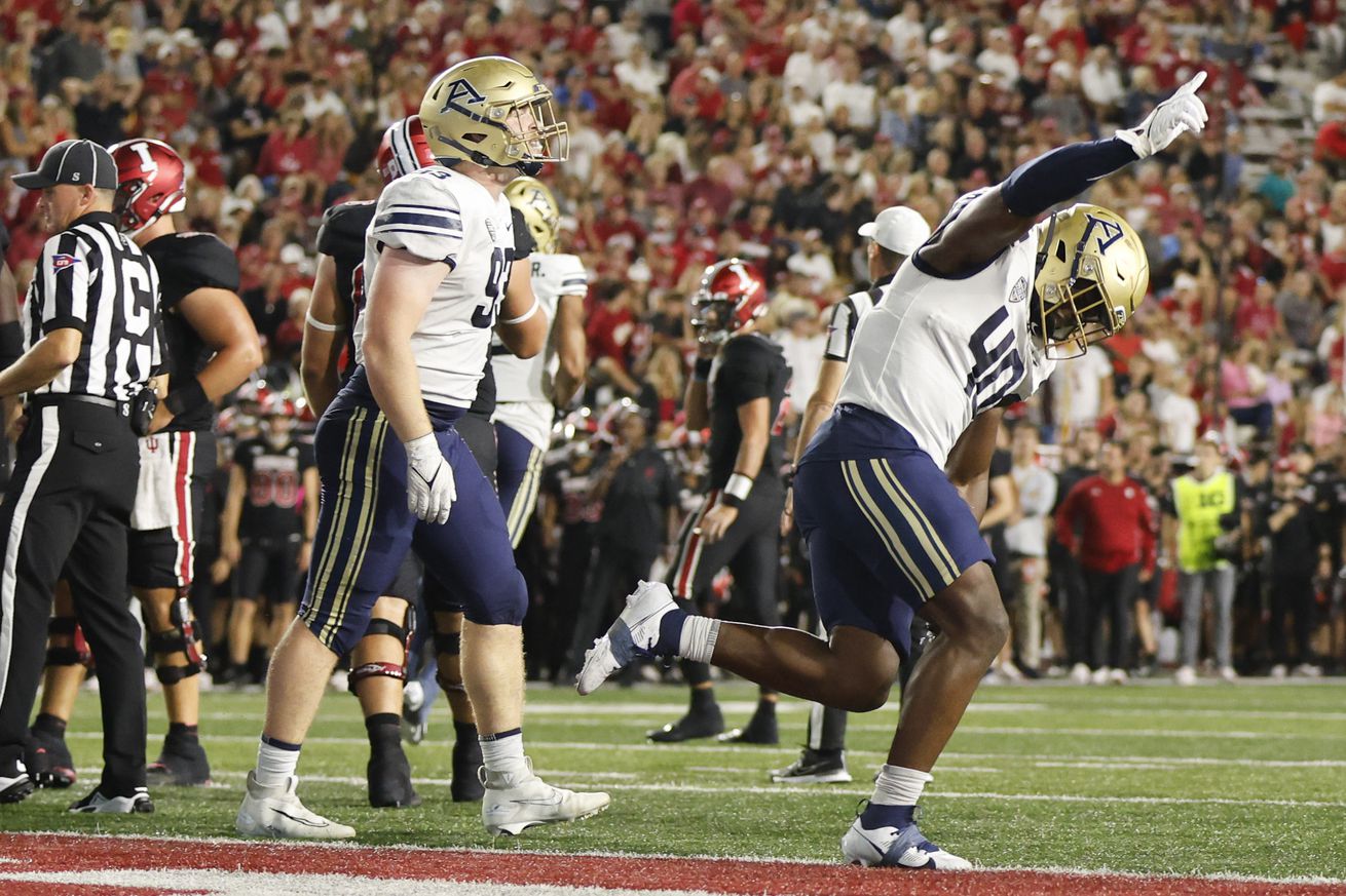 Akron Zips linebacker Bryan McCoy (40) celebrates after...