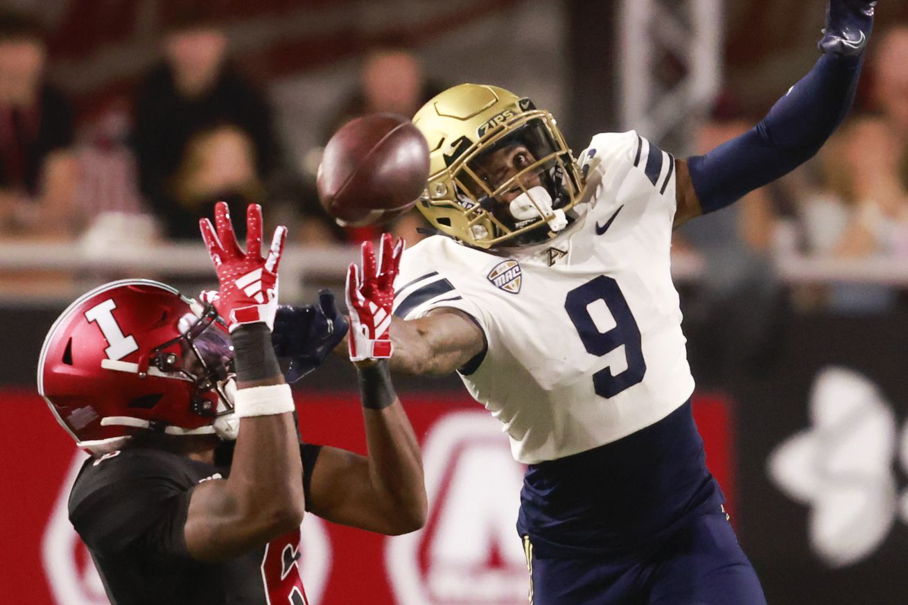 Indiana Hoosiers wide receiver Cam Camper (6) makes a catch...