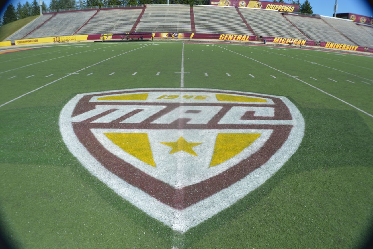 MAC Logo on Kelly/Shorts Turf