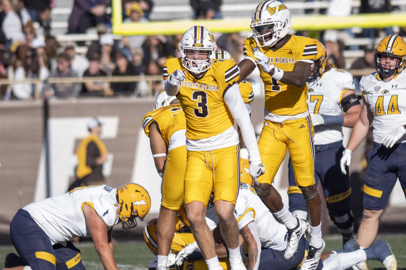 COLLEGE FOOTBALL: OCT 26 Kent State at Western Michigan