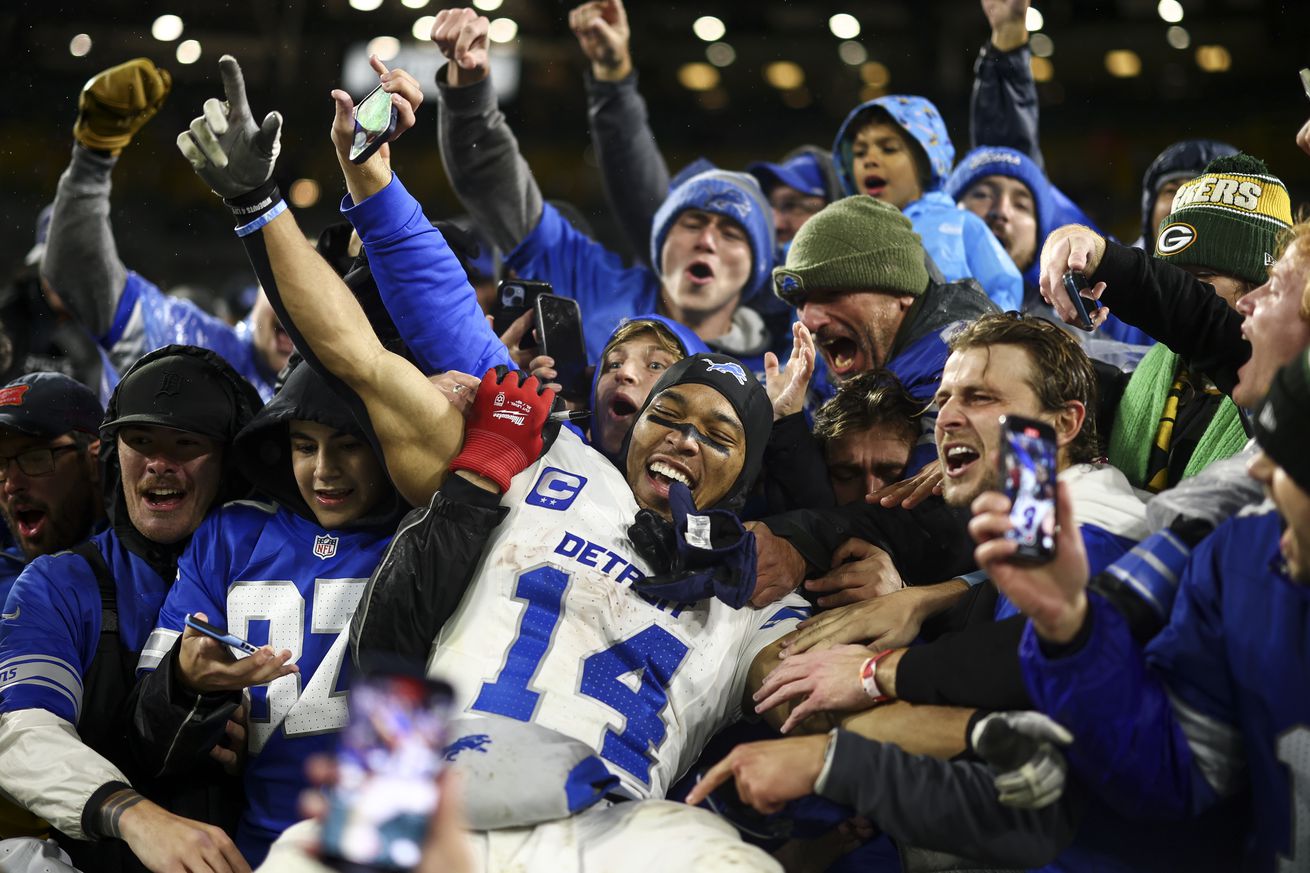 Detroit Lions v Green Bay Packers