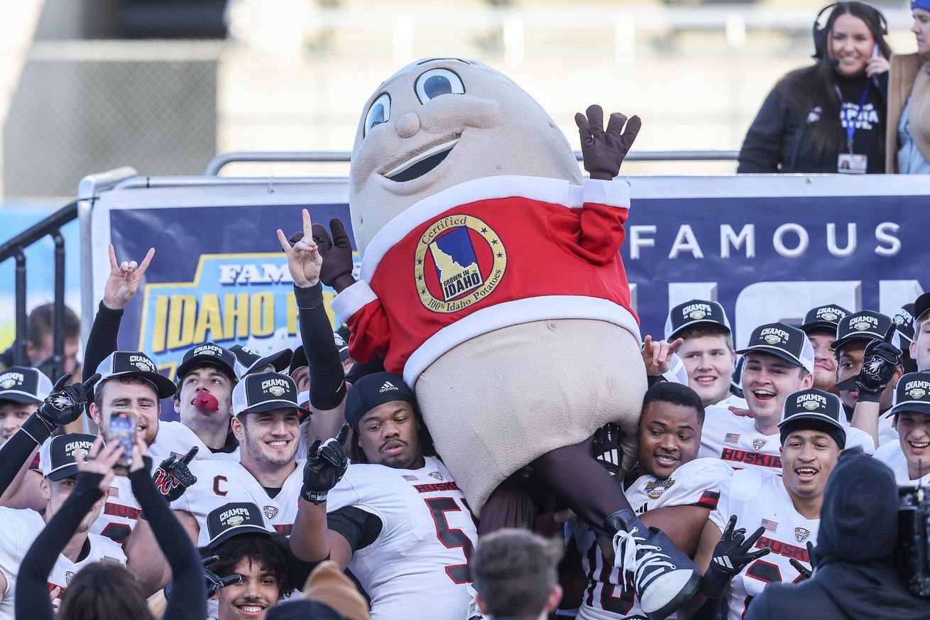 Northern Illinois v Fresno State - Famous Idaho Potato Bowl