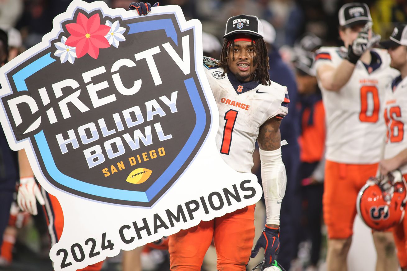 COLLEGE FOOTBALL: DEC 27 DirecTV Holiday Bowl - Syracuse vs Washington State